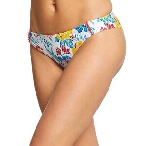 Lucky Brand Las Dalias White Floral Reversible
to a Solid Hipster Bikini Bottoms